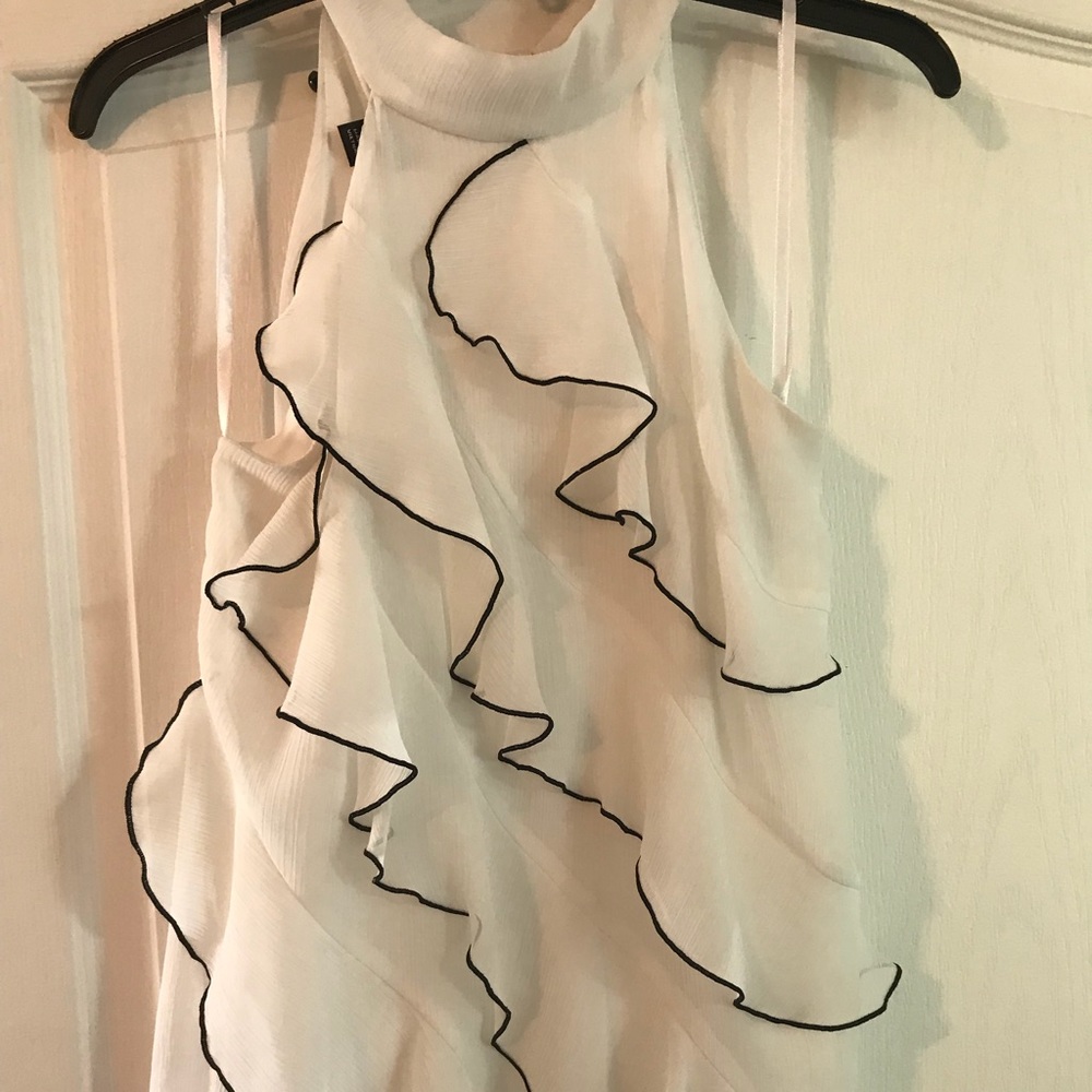 Sleeveless ruffled blouse